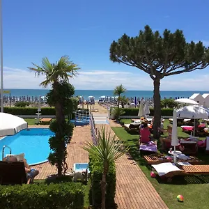 hotel-universo-lido-di-jesolo.hotelinveneto.com/